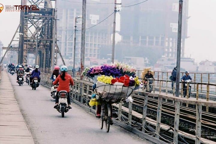 Motorcycle Tour Around Hanoi — 5-Hour Street Feast and Colonial History by Motorbike photo 2