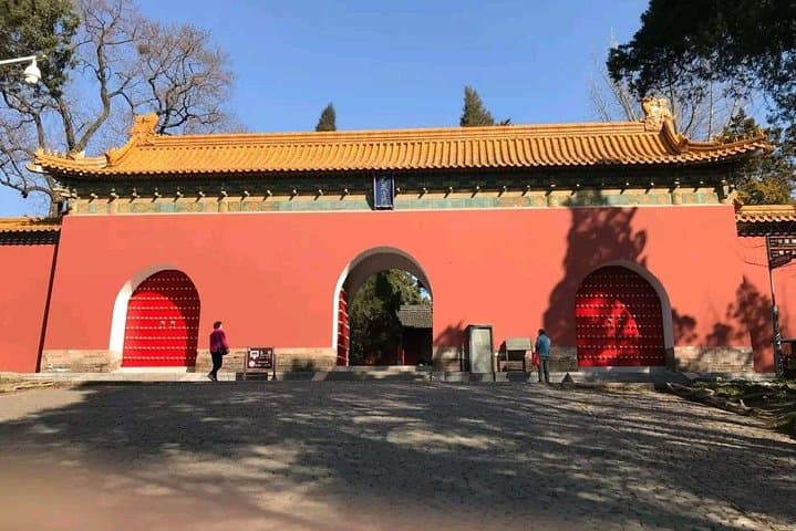 Half-Day Nanjing Private Tour: Sun Yat-sen Mausoleum, Ming Xiaoling & Zhonghua Gate photo 3