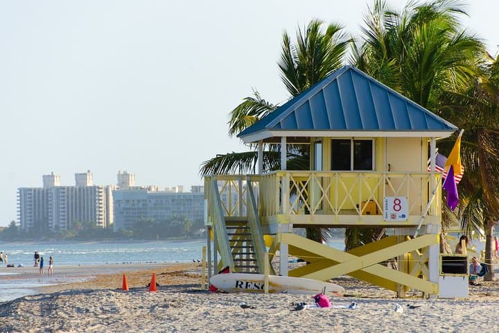 South Beach Romance: Private 2-Hour Walking Tour of Lincoln Road, Art Deco & Lummus Park photo 2