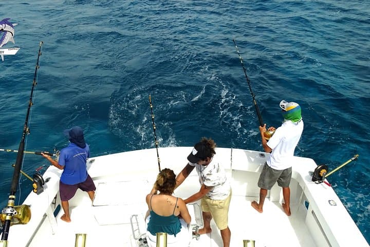 46ft Defender Yacht: Cancun Big-Game Fishing Around Isla Mujeres photo 6