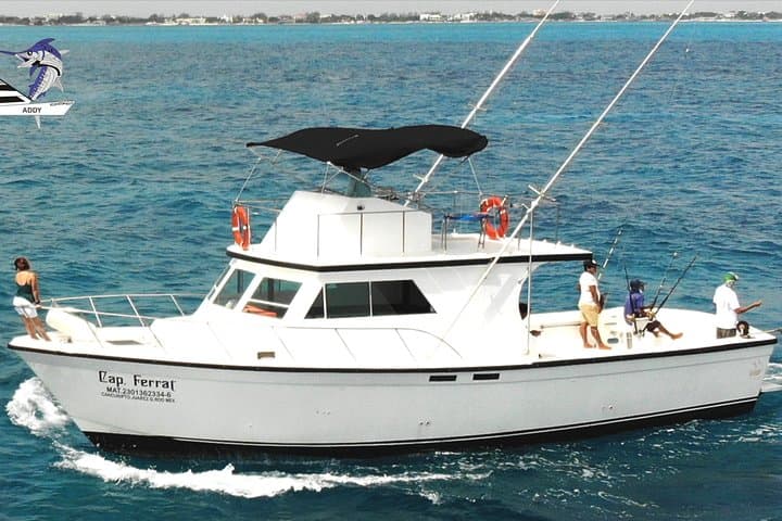46ft Defender Yacht: Cancun Big-Game Fishing Around Isla Mujeres