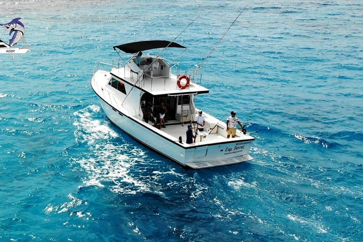 46ft Defender Yacht: Cancun Big-Game Fishing Around Isla Mujeres photo 4