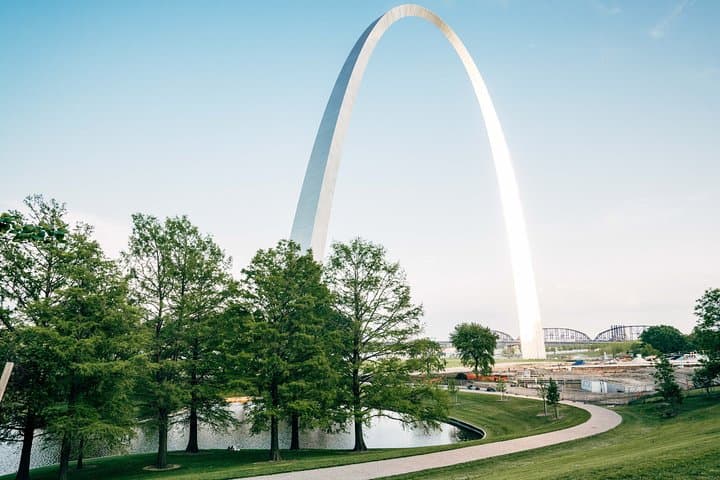 St. Louis Private Walking Tour: Gateway Arch, Old Courthouse & Historic Architecture photo 4