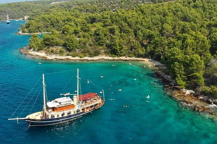 All-Inclusive Brac and Solta Swimming Cruise from Split