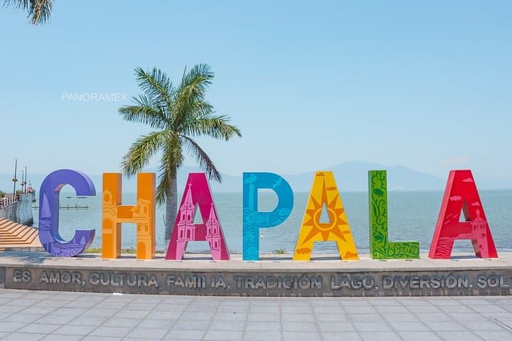 Chapala Lake and Ajijic Day Trip from Guadalajara: Boardwalks, Colonial Streets & Lakeside Dining photo 6