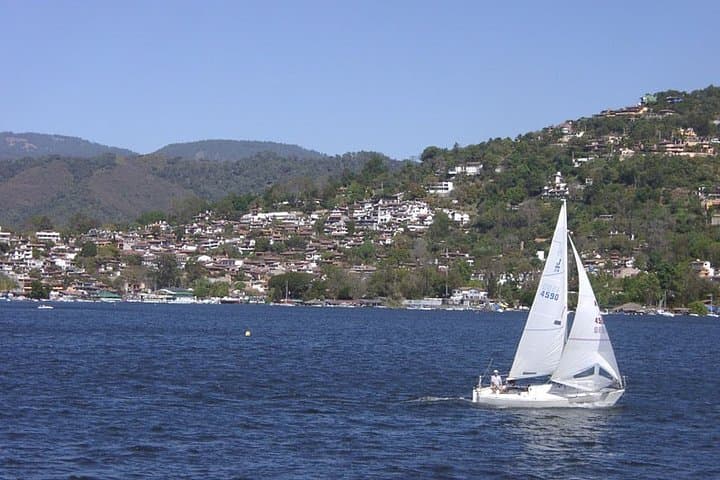 Valle de Bravo Day Trip: Velo de Novia Waterfall & Lake Yacht Ride