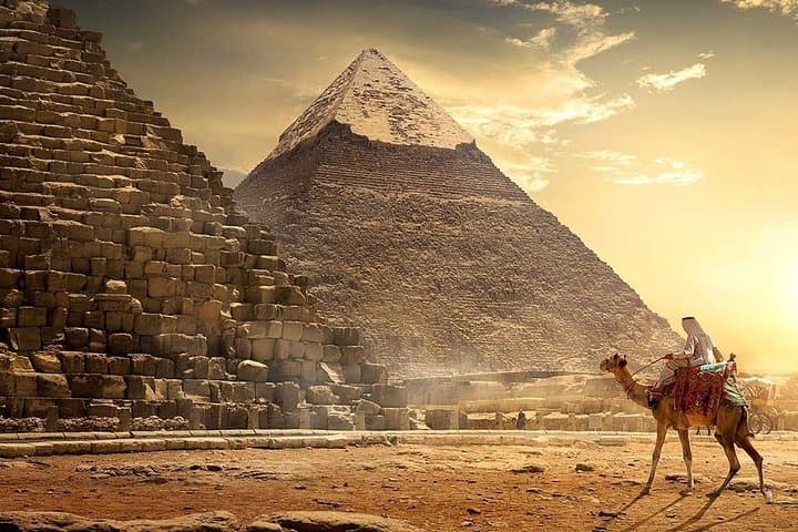 Day Trip from Sharm El Sheikh to Cairo: Pyramids, Museum & Khan El Khalili