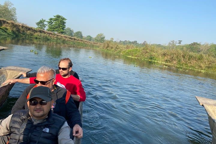 Chitwan Jungle Safari with Overnight Stay — 2-Day Wildlife & Birdwatching in Sauraha