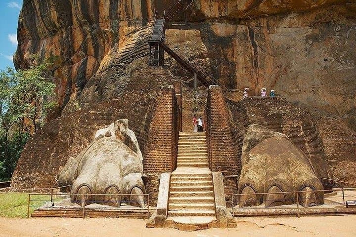 Private Full-Day Sigiriya and Dambulla Guided Tour — Sigiriya Lion Rock & Dambulla Cave Temple photo 1