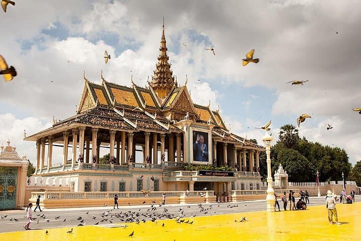 7-Day Phnom Penh to Siem Reap: Angkor Temples, Tonle Sap & Floating Villages