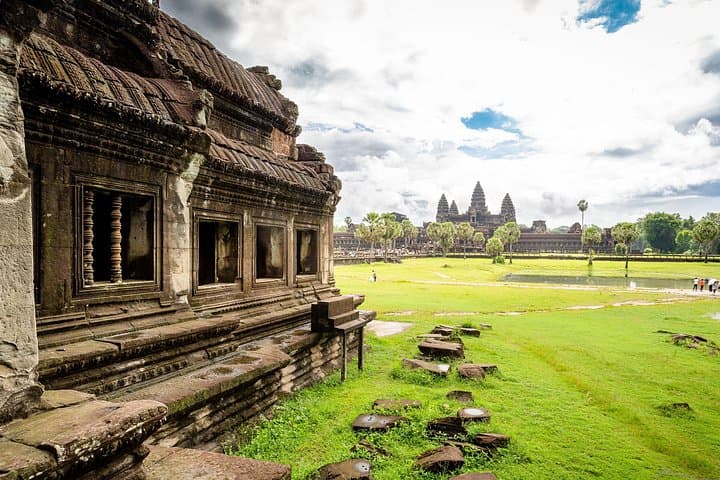 7-Day Siem Reap & Phnom Penh Highlights: Angkor Temples, Tonle Sap and City Tour photo 3