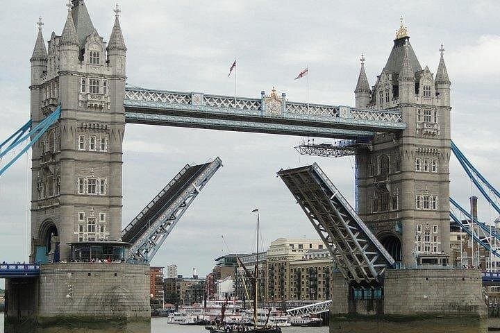 Full-Day Private London Tour: Walking and Public Transport Highlights photo 2