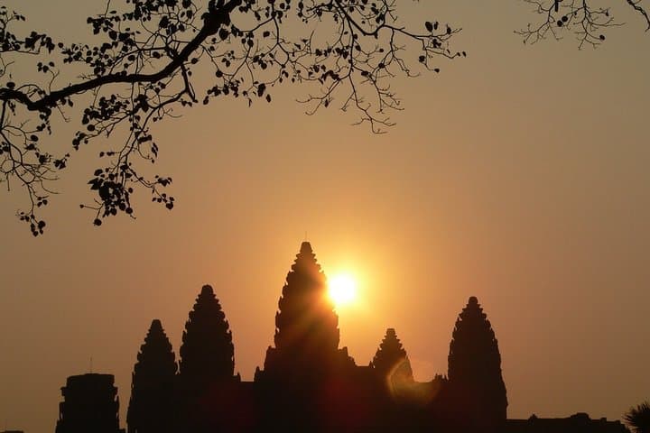 6-Day Siem Reap: Angkor Complex & Tonle Sap Floating Village Tour photo 5