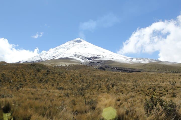 Cotopaxi and Baños 2-Day Volcano, Waterfalls & Thermal Springs Tour from Quito