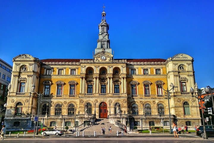 Bilbao Private Walking Tour: From Guggenheim to Old Town in Two Hours
