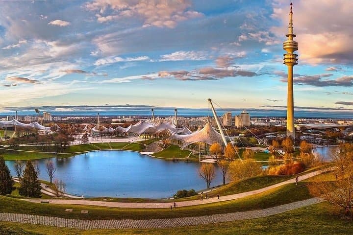 Prague to Munich Private Scenic Transfer with 4-Hour Sightseeing Stops