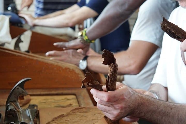 Casa Habano Cigar Factory Tour in Little Havana — Hands-On Cuban Cigar Experience photo 5