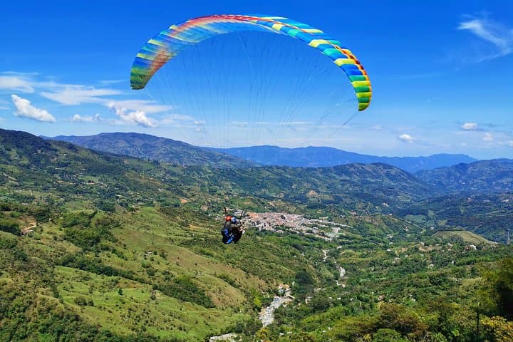 Guatapé Paragliding & El Peñol Rock Day Trip from Medellín