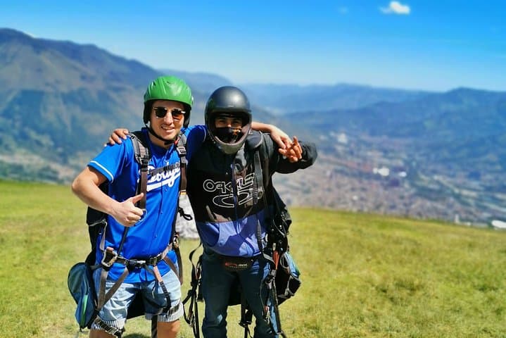Guatapé Paragliding & El Peñol Rock Day Trip from Medellín photo 3