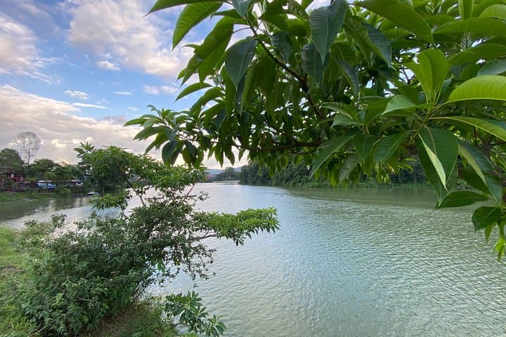 Lakeside Stroll to Kedareshwor Mahadev Temple and Pokhara's Natural Parks photo 2