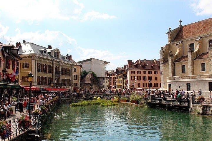 Private 2-Hour Walking Tour of Annecy — Lakefront, Old Town & Château Highlights photo 3