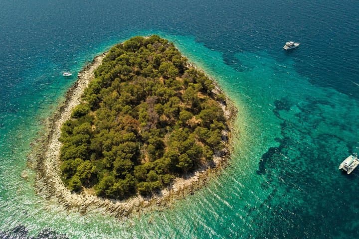 Blue Lagoon and Maslinica Half-Day Speedboat Tour from Trogir photo 3