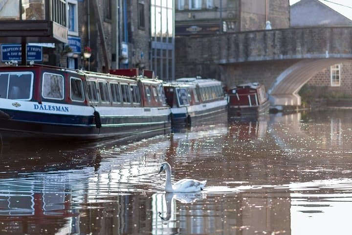 Day Boat Hire on the Leeds & Liverpool Canal — Skipton Day Boats photo 6