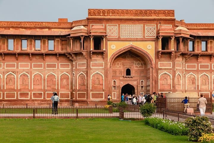 One-Day Taj Mahal & Agra Fort Trip from Bangalore (With Air Tickets) photo 3