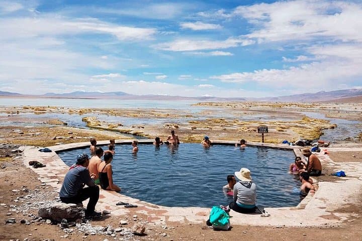 Uyuni Salt Flats 3-Day Expedition from La Paz — Salar, Lagoons & Incahuasi photo 4