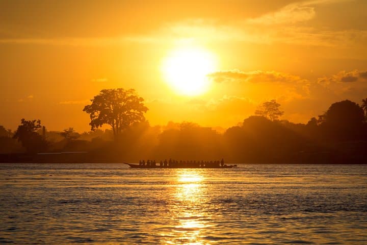 Walking Mbuji-Mayi: Two-Hour Guided Tour of Diamonds, Markets & Luba Culture