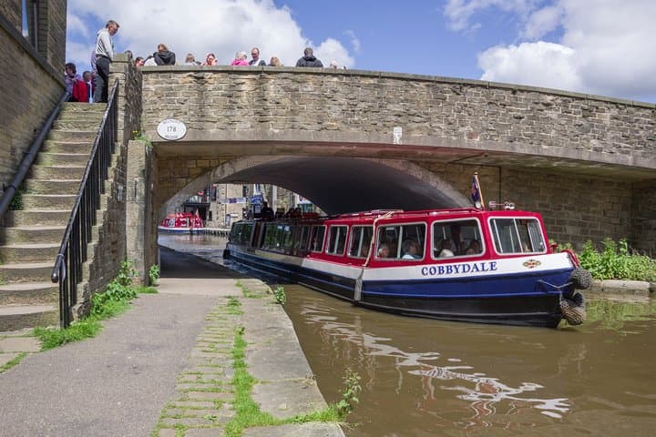 Drinks Ahoy: Skipton Dalesman Canal Boat Whisky & Cocktail Cruise photo 6