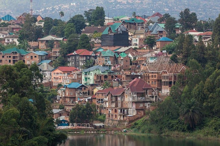 Romantic Strolls and Lakeside Wharves: Bukavu's Art Deco Love Tour photo 2
