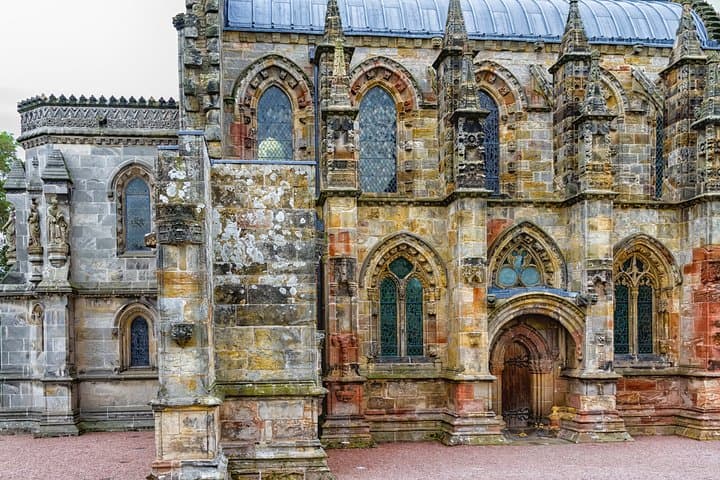 Rosslyn Chapel & Roslin Village Private Walking Tour — 2-Hour Guided Walk from Edinburgh photo 2
