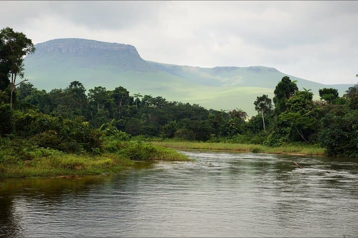Kananga Walking Tour: Streets, Stories & the Lulua River Stroll