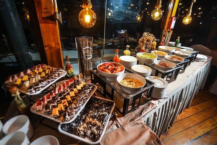 Dhow Dinner Cruise in Dubai Marina: Evening Cruise, Live Shows & Buffet photo 4