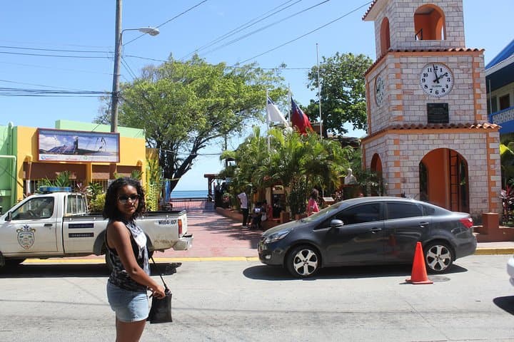 Roatán VIP Shore Excursion: Hop-On Hop-Off Island Tour & West Bay Beach photo 2