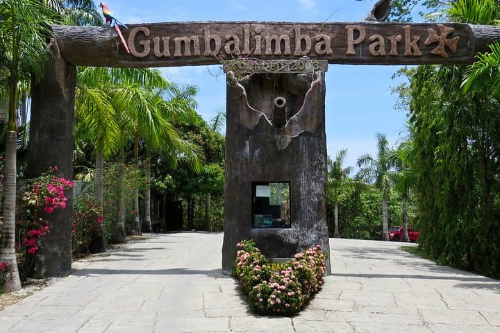 Gumbalimba Park Roatán: Capuchin Monkeys, Insectarium & West Bay Beach Day Trip