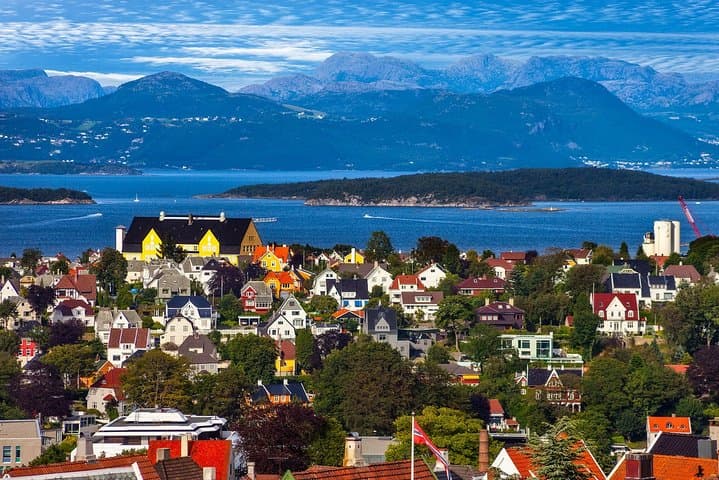 Explore Stavanger on Foot: Private Guided Walking Tour of the City
