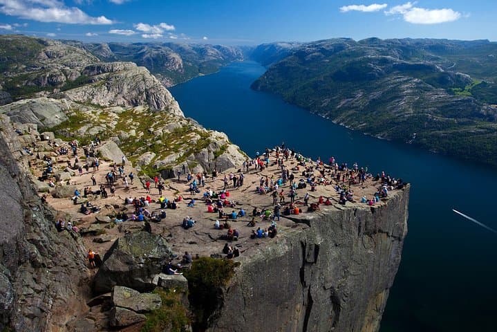 Hiking Preikestolen: A Day on Lysefjord’s Pulpit Rock from Stavanger
