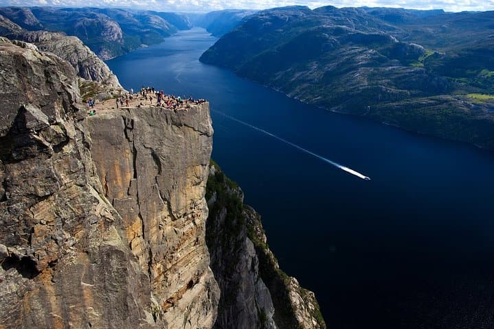 Hiking Preikestolen: A Day on Lysefjord’s Pulpit Rock from Stavanger photo 2