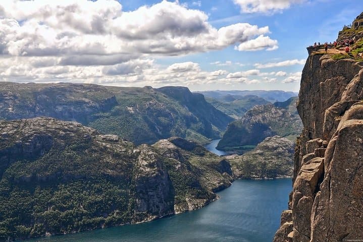 Hiking Preikestolen: A Day on Lysefjord’s Pulpit Rock from Stavanger photo 6