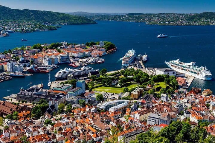 Exploring Bergen: A Private 4-Hour Walking Tour from Historic Bryggen to Mount Fløyen
