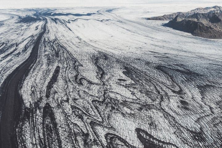 45-Minute Flight Over Iceland's Black Sands and Skeiðarárjökull photo 3