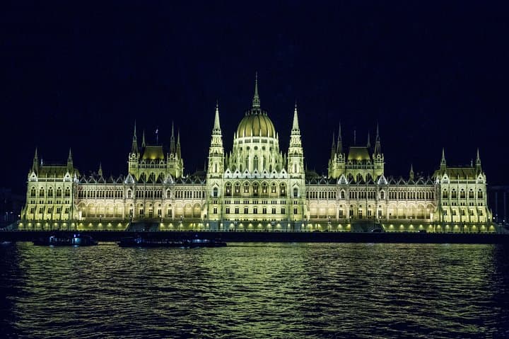 Budapest Night Walking Tour & Danube River Cruise — Evening Highlights and History photo 2