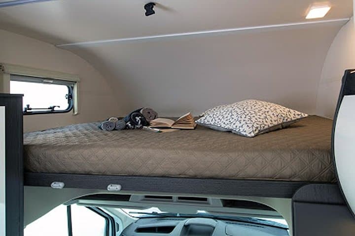 Chauffeur-Driven Motorhome Rental in Sri Lanka — Roller Team Zefiro 690G photo 3