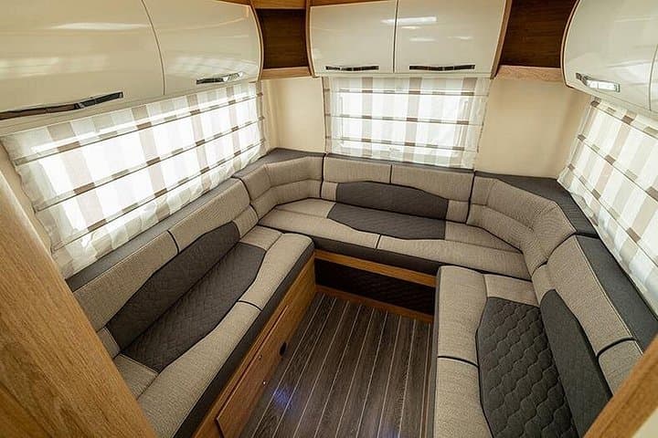 Chauffeur-Driven Motorhome Rental in Negombo — Roller Team Autoroller 746 for Sri Lanka Road Trips photo 2