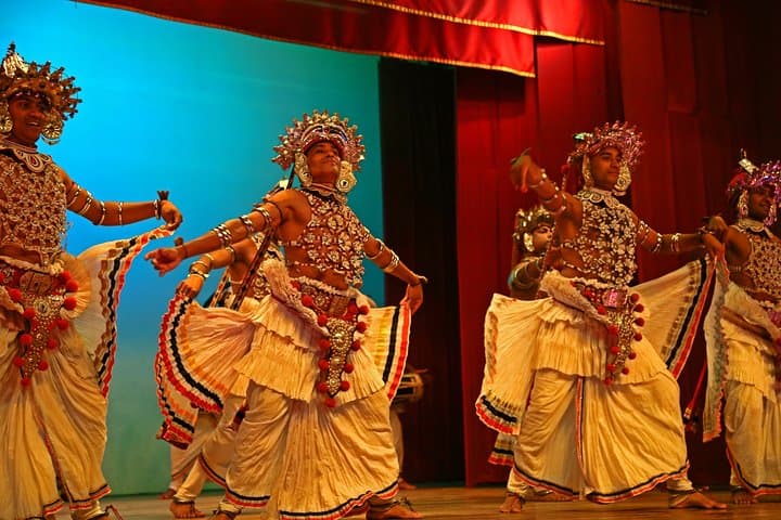 Kandy Fire Dancing Cultural Show: Evening of Kandyan Dance & Fire Performance