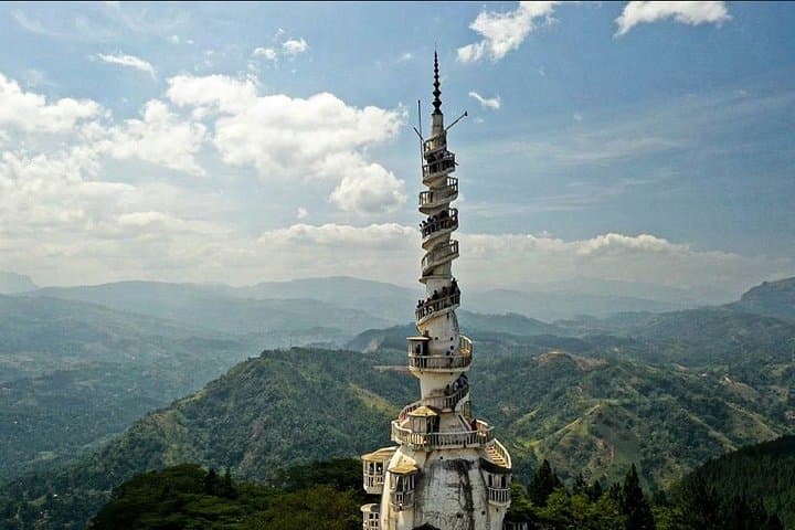 Climb Ambuluwawa Tower from Kandy: Panoramic Central Highlands Day Trip