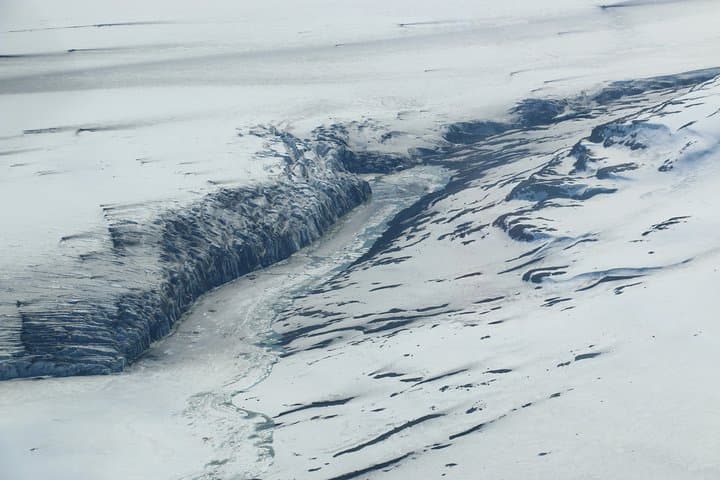 Sightseeing Flight Over Vatnajökull: Grímsvötn Eruption Sites from Skaftafell photo 5