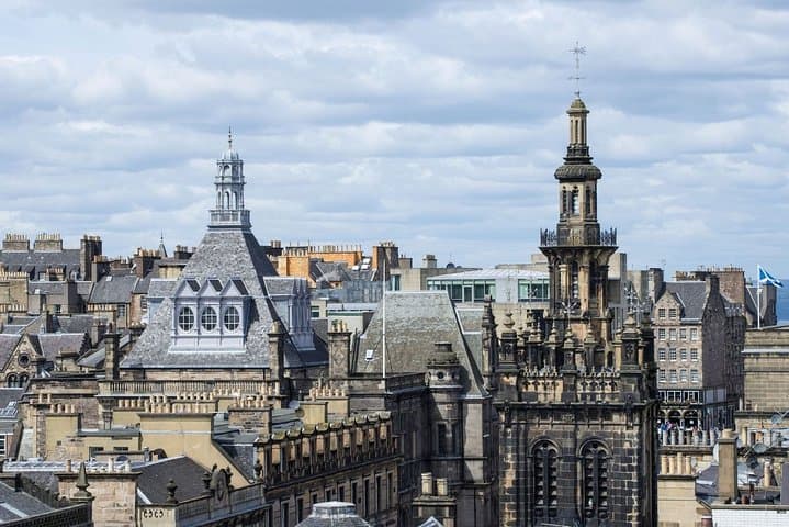 Private Old Town Walking Tour of Edinburgh: Royal Mile, Castle & Hidden Gems photo 2